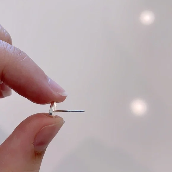 925 Sterling Silver Paw Stud Earrings - Picture 4 of 4